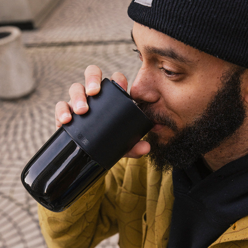 daily-on-the-go-set-l4 16oz_rise_tumbler_black_man_drink_square.jpg