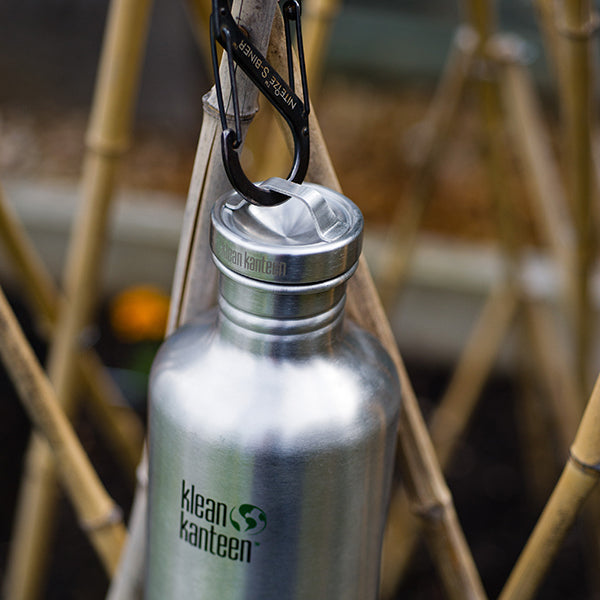 classic-steel-loop-cap-r7 40oz_bottle_steel_loop_cap_lifestyle.jpg