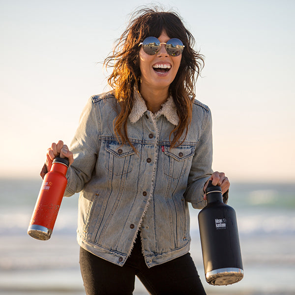 64oz-classic-with-loop-cap-w4 64oz_insulated_classic_black_beach_smile_square.jpg