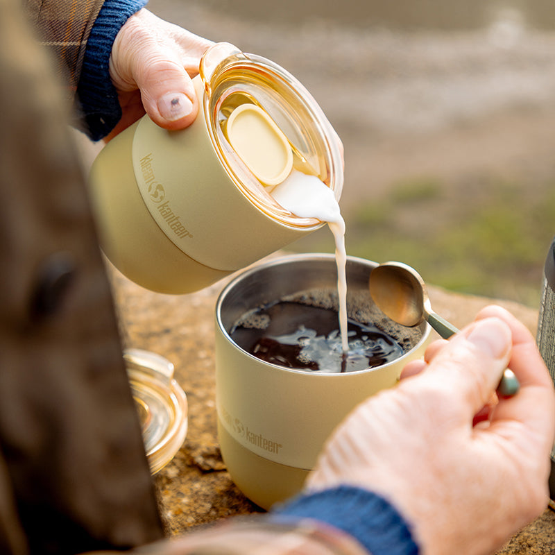 slide-lid-u7 8oz_rise_lowball_waxyellow_coffee_cream_pour_square.jpg