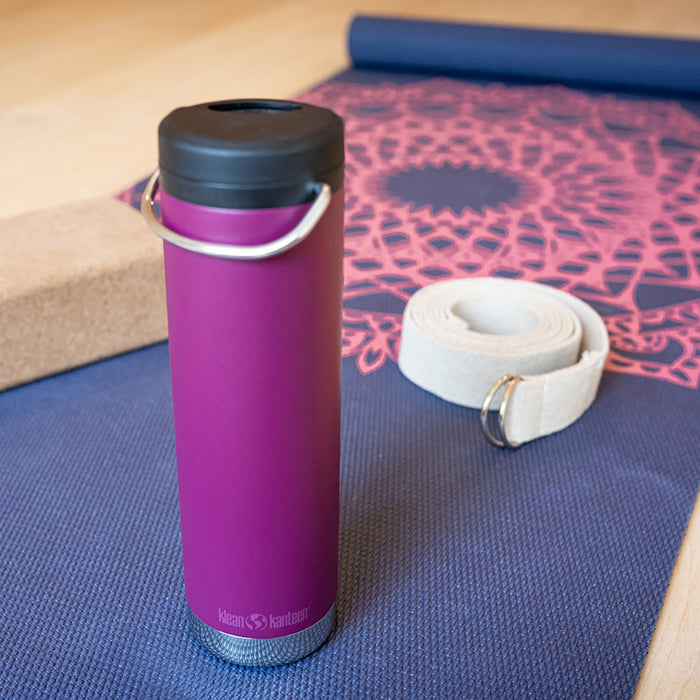 tkwide-twist-cap-with-straw-kit-i2 K20TKWPT-PP-T-TWIST-yoga_bottle_closed_lifestyle_a5ac6535-9c60-42bb-86fe-b94b5cef2b68.jpg