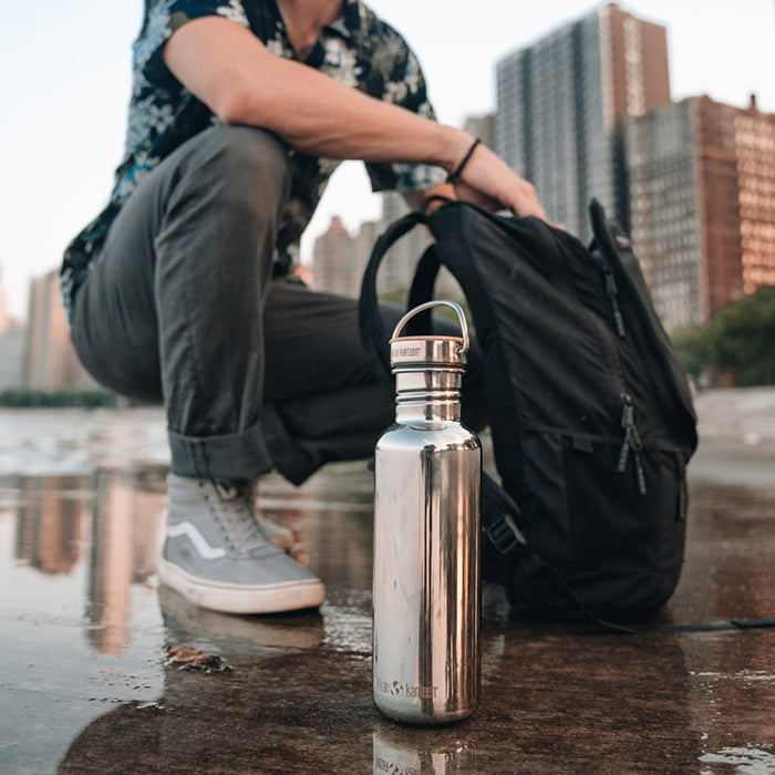 27oz-reflect-with-bamboo-cap-x1 K27SSLRF-MS-BAMBOO_reflect-bottle_city_lifestyle_ff882516-9bd8-49cf-b515-736a0a9c889f.jpg