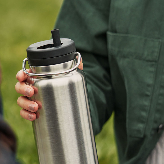 tkwide-twist-cap-with-straw-kit-i2 K32TKWSSL-BS-T-TWIST-32_oz_water_bottle_straw_cap_lifestyle_76e40be3-2488-47fa-afd0-c7d5ba075b15.jpg