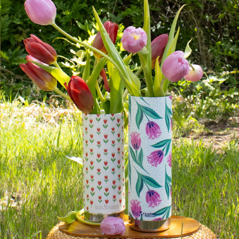 16oz-tkwide-with-cafe-red-tulips-o3 bottles_seasonal_spring_flowers_2_square.jpg