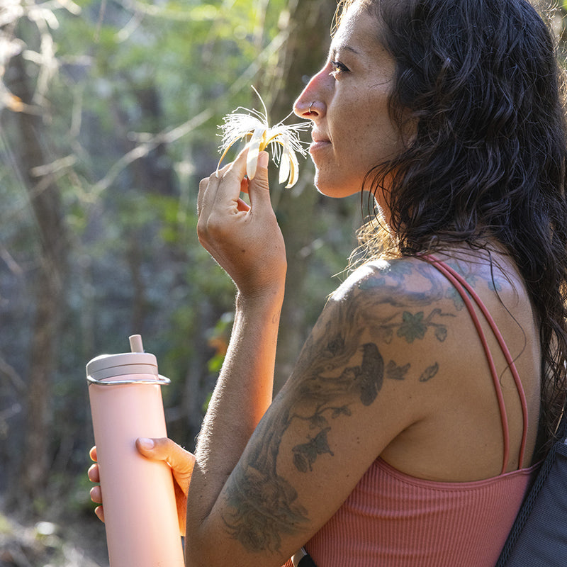 20oz-tkwide-with-twist-cap-g6 tkwide_20oz_insulated_bottle_twist_woman_flower_costarica_square.jpg